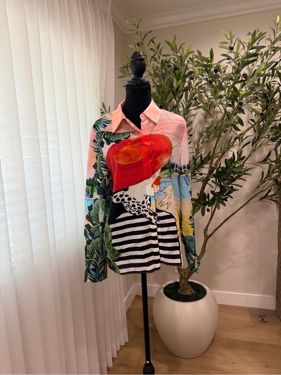 Alice + Olivia Tops - Alice + Olivia Multicolor Tropical Print Button-Up Blouse